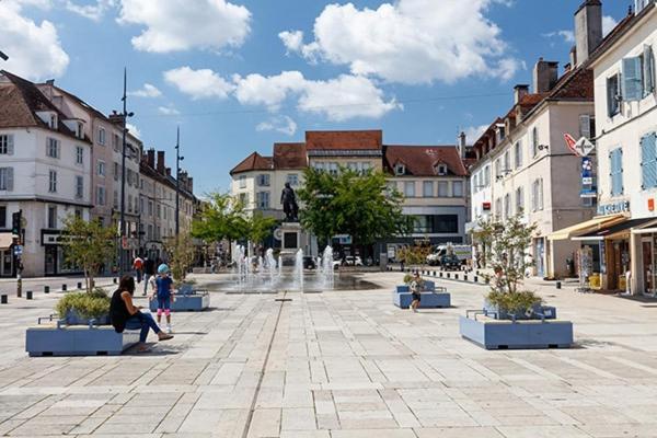 Detente Au Centre-Ville - Lons-Le-Saunier Exteriér fotografie